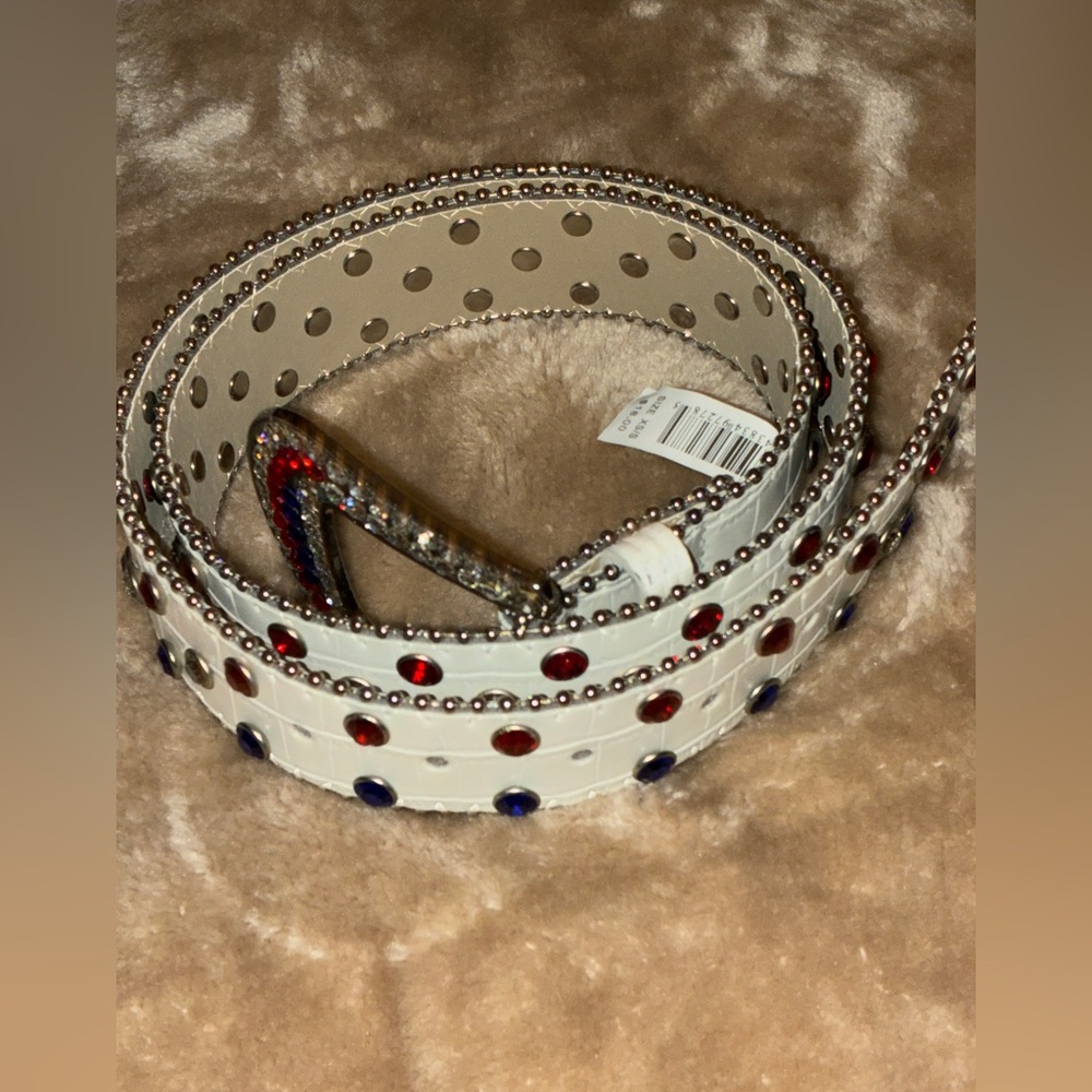Stylish White Studded Belt with red/blue Rhinestone Buckle Sz XS/S - Picture 2 of 9